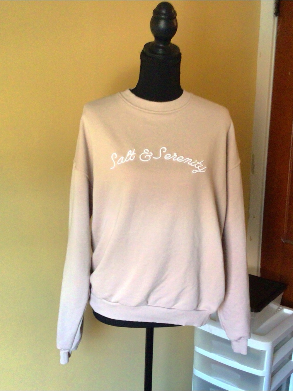 Atella Coastal Women's Crewneck Sweatshirt in Light Taupe